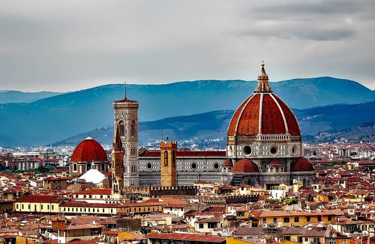 Krovovi kuca i trga u Firenci na jesen