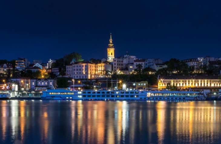Prikaz panorame Beograda noću