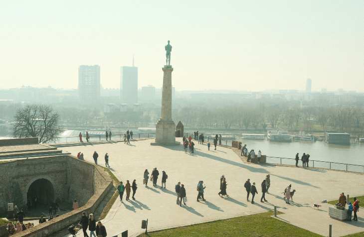 Kalemegdan sa fokusom na spomenik Pobedniku.