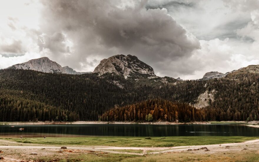 Jezero na planini.